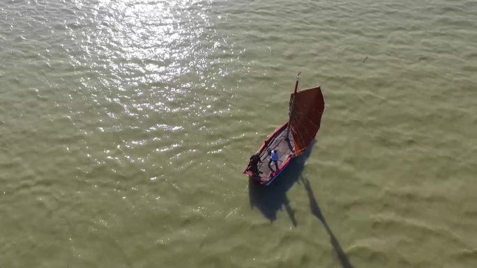 南京 江面上的小帆船