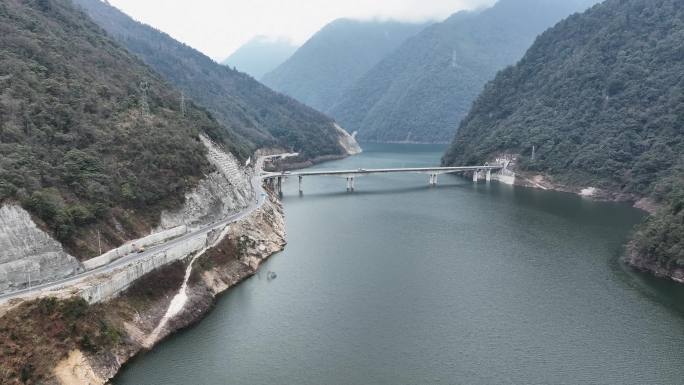 天全县喇叭河国道318线锅浪跷水库