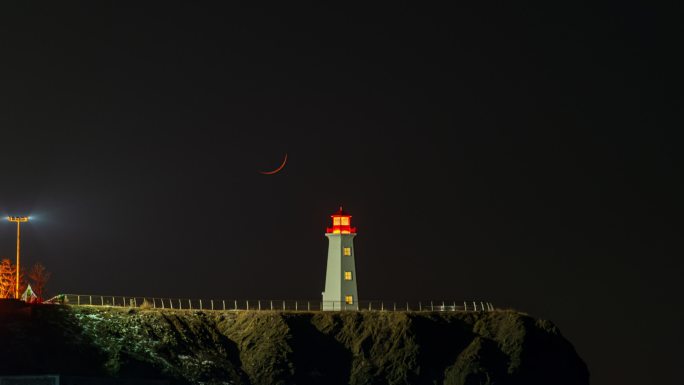 冬季泊霞湾灯塔月牙悬崖海滨素材