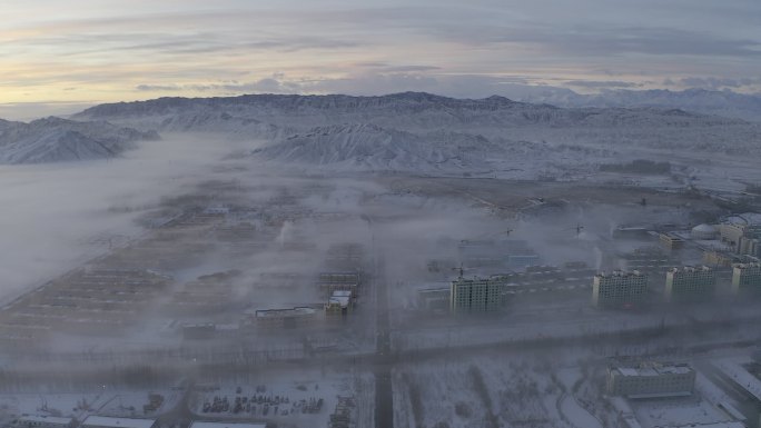 帕米尔高原上的冬日晨景