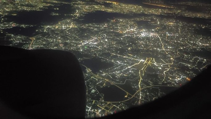 飞机上的夜景