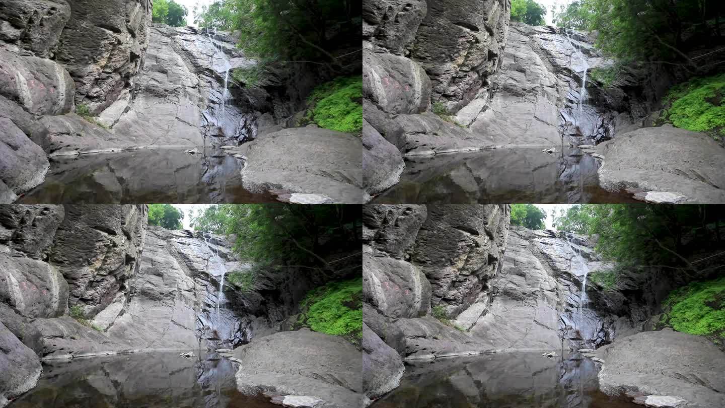 竖屏拍摄景区小瀑布流水视频素材