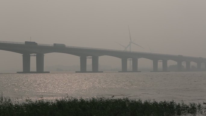 湖面 水库 高速公路