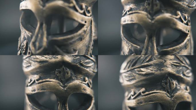 一个近距离的微距细节缓慢倾斜拍摄一个斯巴达人的脸设计，战士古希腊青铜头盔，在一个360度旋转的支架上