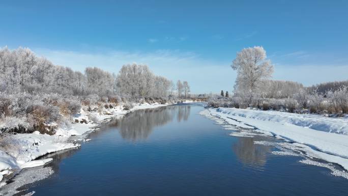 内蒙古林区初冬雪景河流雾凇景观
