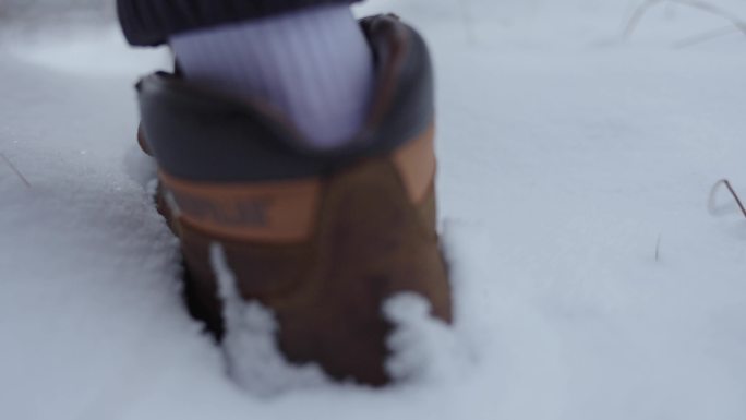 登山脚步 雪地脚步 跨越 不畏艰险