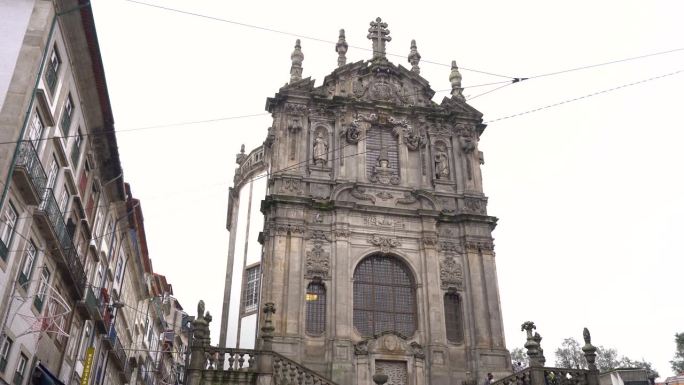 Clerigos教堂是葡萄牙波尔图市的一座巴洛克式教堂。