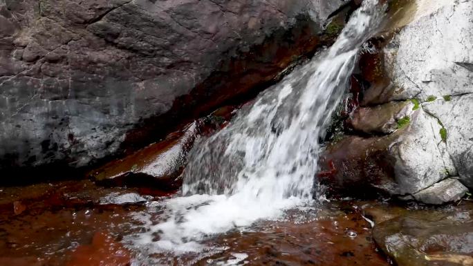 双龙峡景区蜿蜒曲折的小溪流水视频素材