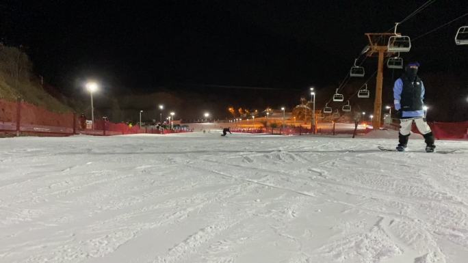北京怀北滑雪场夜场横版滑雪运动