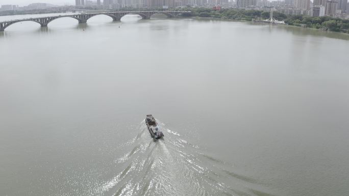 惠州东江 船只划开水面