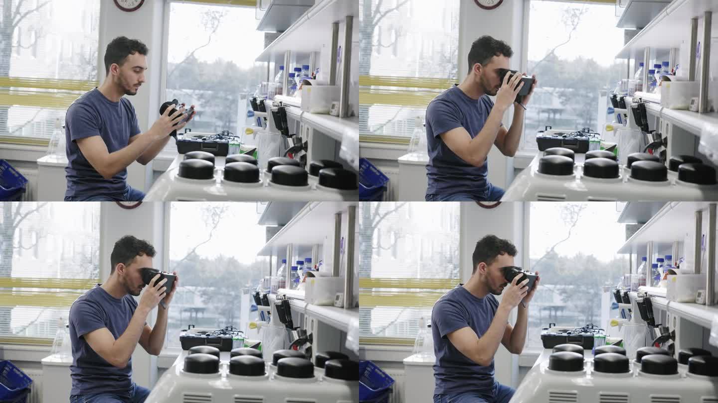 科学家在实验室里观察虚拟现实眼镜的原型