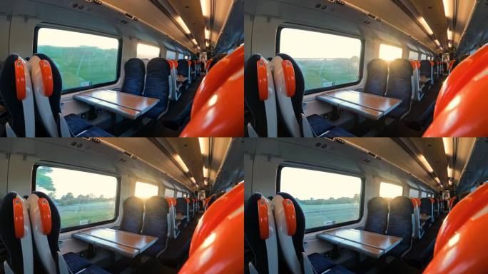 城际列车上的空座位上方，阳光透过窗户照进来