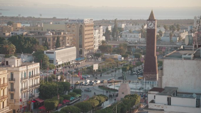 哈比卜·布尔吉巴大街钟楼和哈比卜·布尔吉巴总统胜利日纪念碑