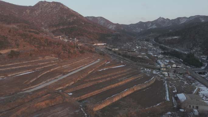 航拍威海市环翠区里口山王家疃村冬季村庄