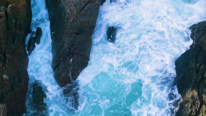 悬崖山涧流水海浪浪花