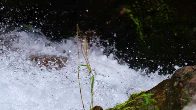 河边流水河流河水小溪山泉泉水流体液体水流