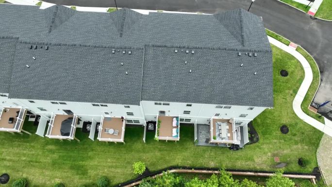 美国新泽西州门罗帕克莱纳新住宅的无人机镜头