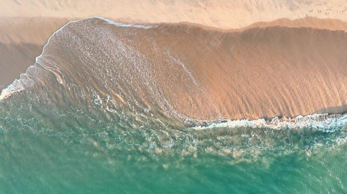 海浪沙滩