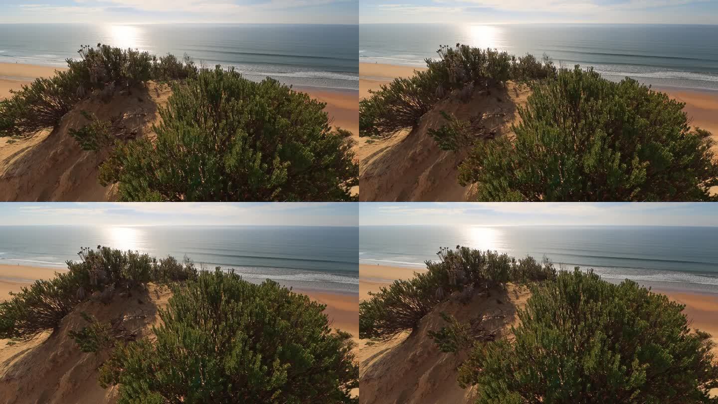 阿雷诺西略海滩，位于西班牙韦尔瓦。探索这个海滨天堂的宁静之美，阳光普照的沙滩和大西洋有节奏的潮起潮落