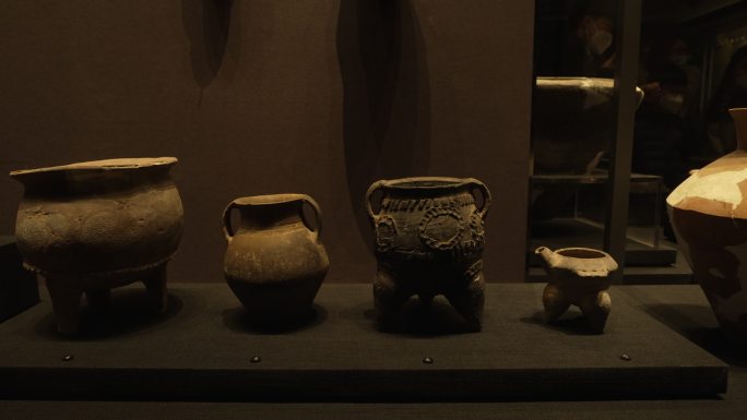 陕西历史博物馆石器兽面纹壶2