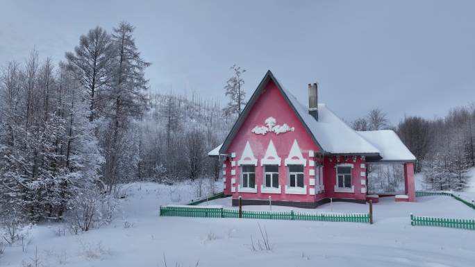 航拍林海雪原护林人森林小屋