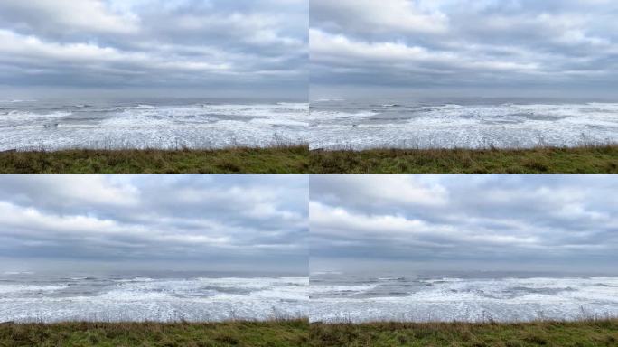 汹涌的波涛从北海——英格兰东北部涌向海岸。静态的。