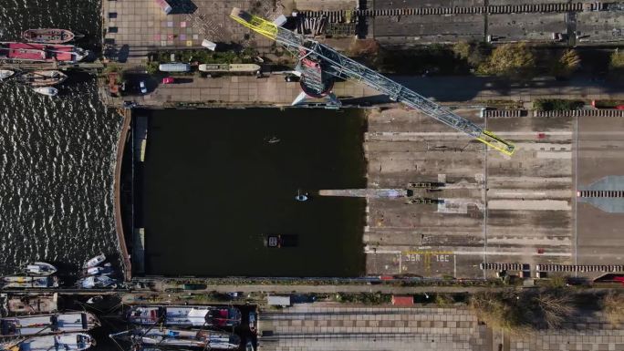 起重机节地面古老的历史造船厂在阿姆斯特丹北部工业看水稳健