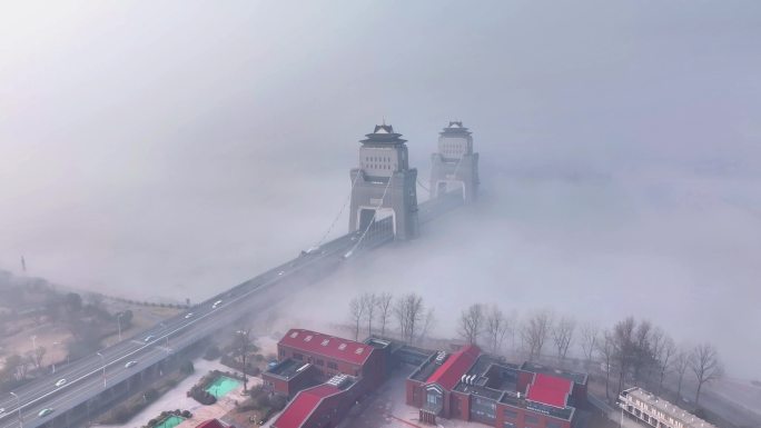 航拍清晨晨雾扬州万福大桥车流万福闸浓雾