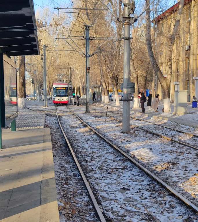 雪国列车 冬季电车背景 有轨电车