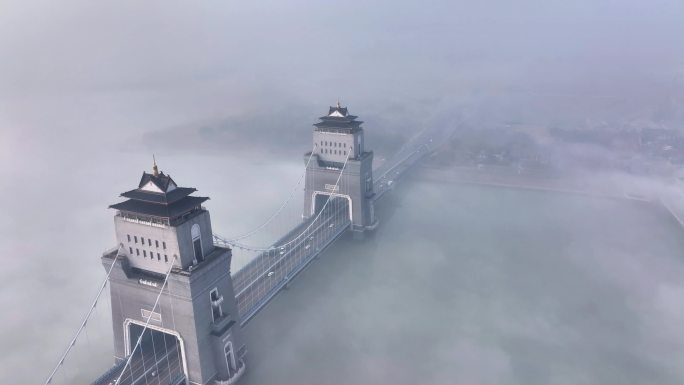航拍清晨晨雾扬州万福大桥车流万福闸浓雾