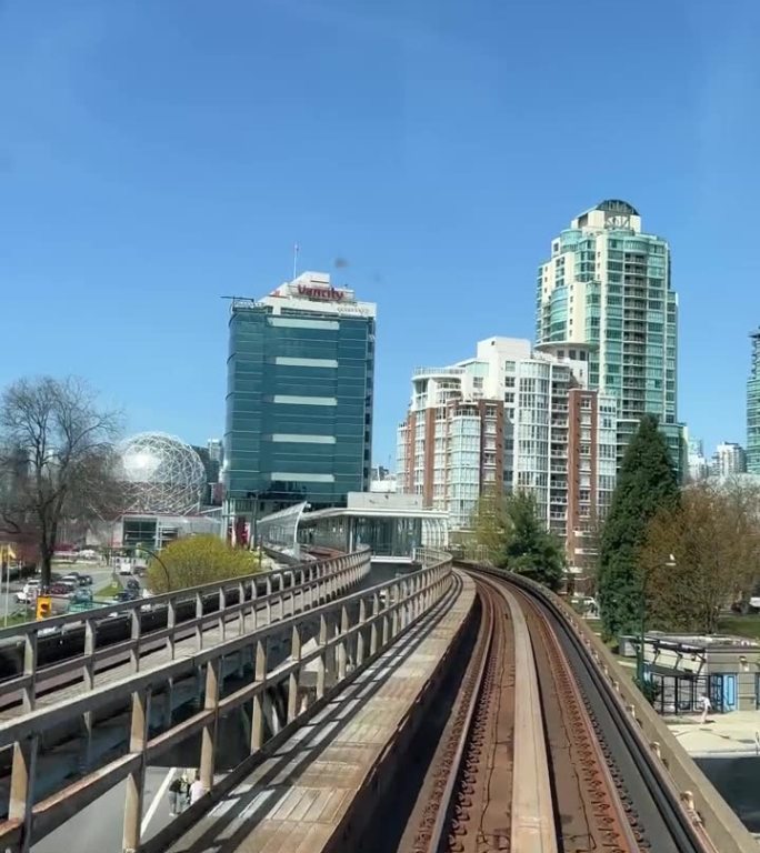 温哥华市中心，不列颠哥伦比亚省，加拿大，科学世界期间，空中列车经过现代城市