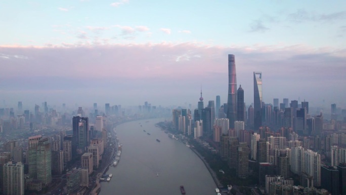 上午上海天际线鸟瞰图，无人机从120米飞到500米，4k实时画面。