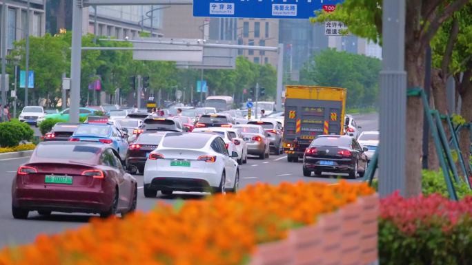 城市马路街道街头街景上班下班高峰期汽车车