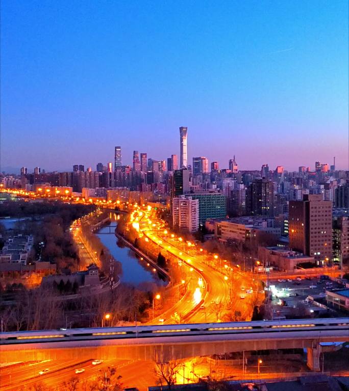 北京国贸CBD城市天际线车流夜景