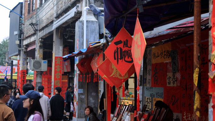 2024龙年街道新年氛围