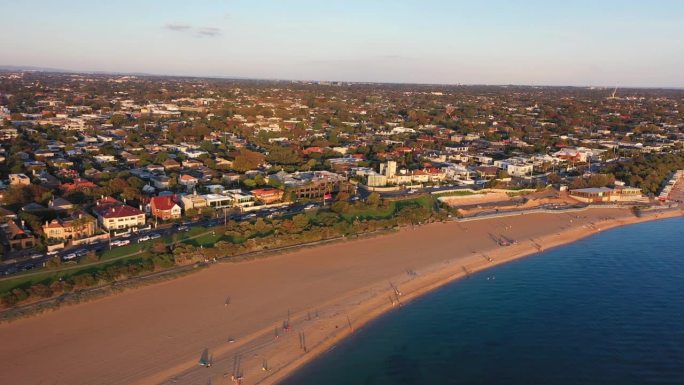 澳大利亚墨尔本布莱顿海滩上的航拍视频