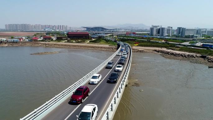 青岛跨海大桥堵车视频