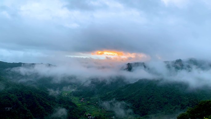 黄水落日云雾