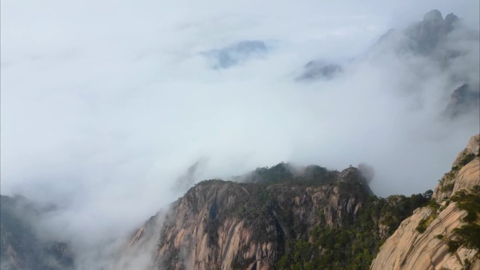 安徽省黄山风景区山峰云海航拍延时风景视频