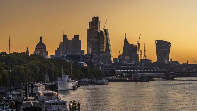 英国，英格兰，伦敦高街，日出时金融玻璃办公楼河岸与伦敦碎片桥区域的时间变化