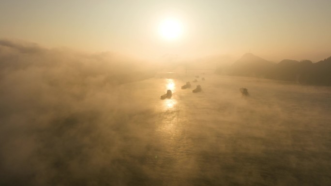 长江大雾