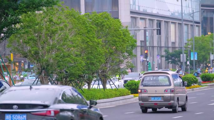 城市马路街道街头街景上班下班高峰期汽车车