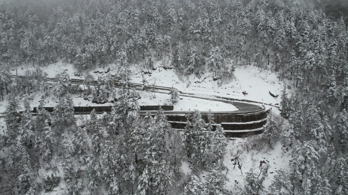 四川川西康定木格措红海冬季下雪天