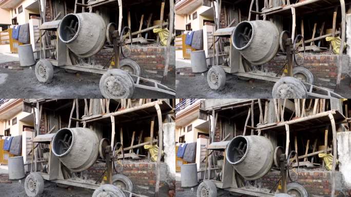 在印度北阿坎德邦的一个建筑工地，一台以柴油发电机为基础的混凝土混合机。