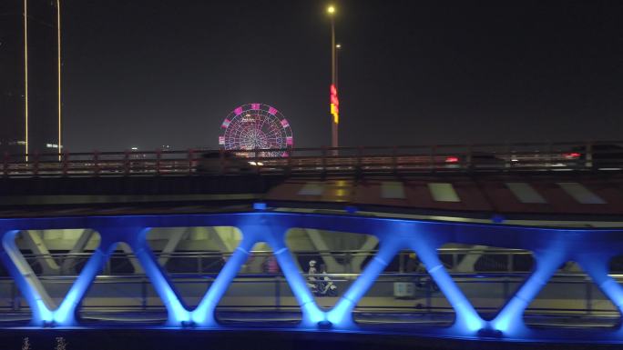 南昌摩天轮朝阳大桥夜晚骑行的电动车