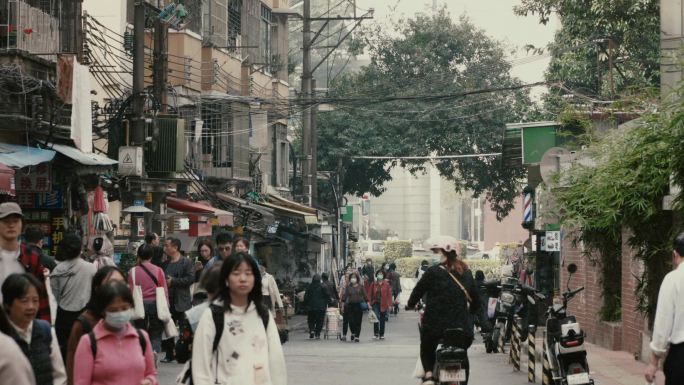 老人人流车流街道街景街拍