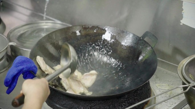 炒蒜苗回锅肉过程 川菜