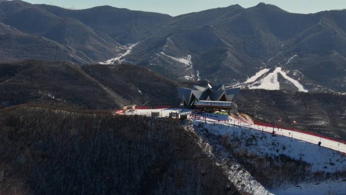 翠云山银河滑雪场山顶特写背景富龙滑雪场