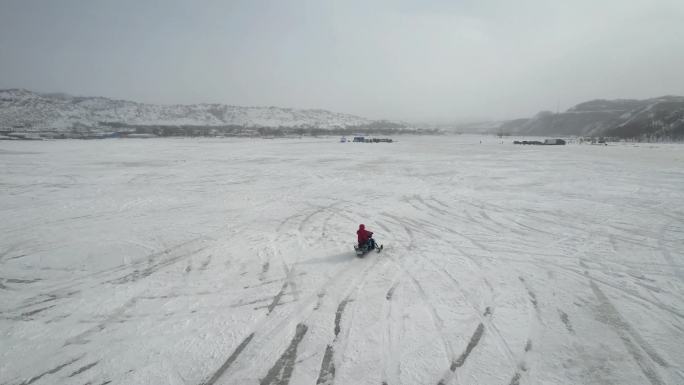 冰上摩托滑冰吹风自由自在放飞自我