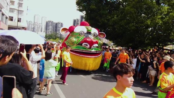 揭阳进贤门英歌巡游 舞狮